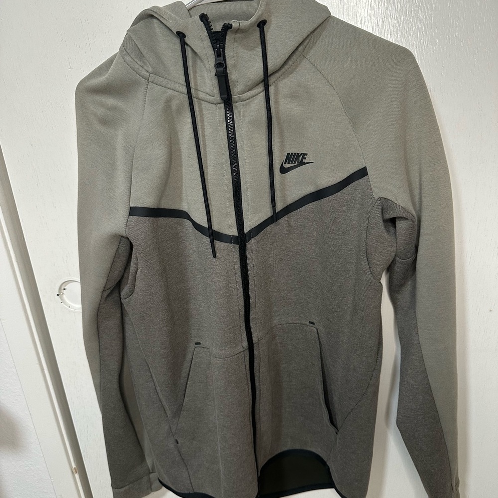 Nike Tech Fleece Hoodie Jacket 2-Tone Olive Full Zip Size Medium 885904-032